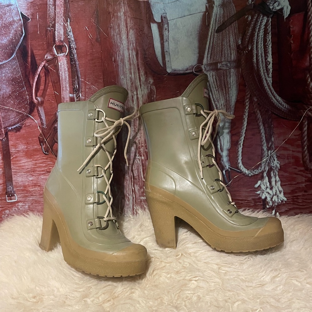 Hunter rare heeled rain boots